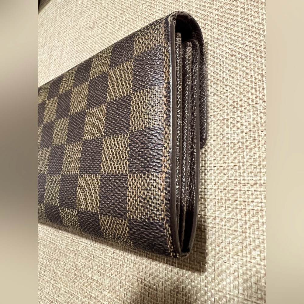 Preloved 💯% Authetic Preloved Louis Vuitton Sarah Wallet Damier Ebene pattern - Picture 5 of 16